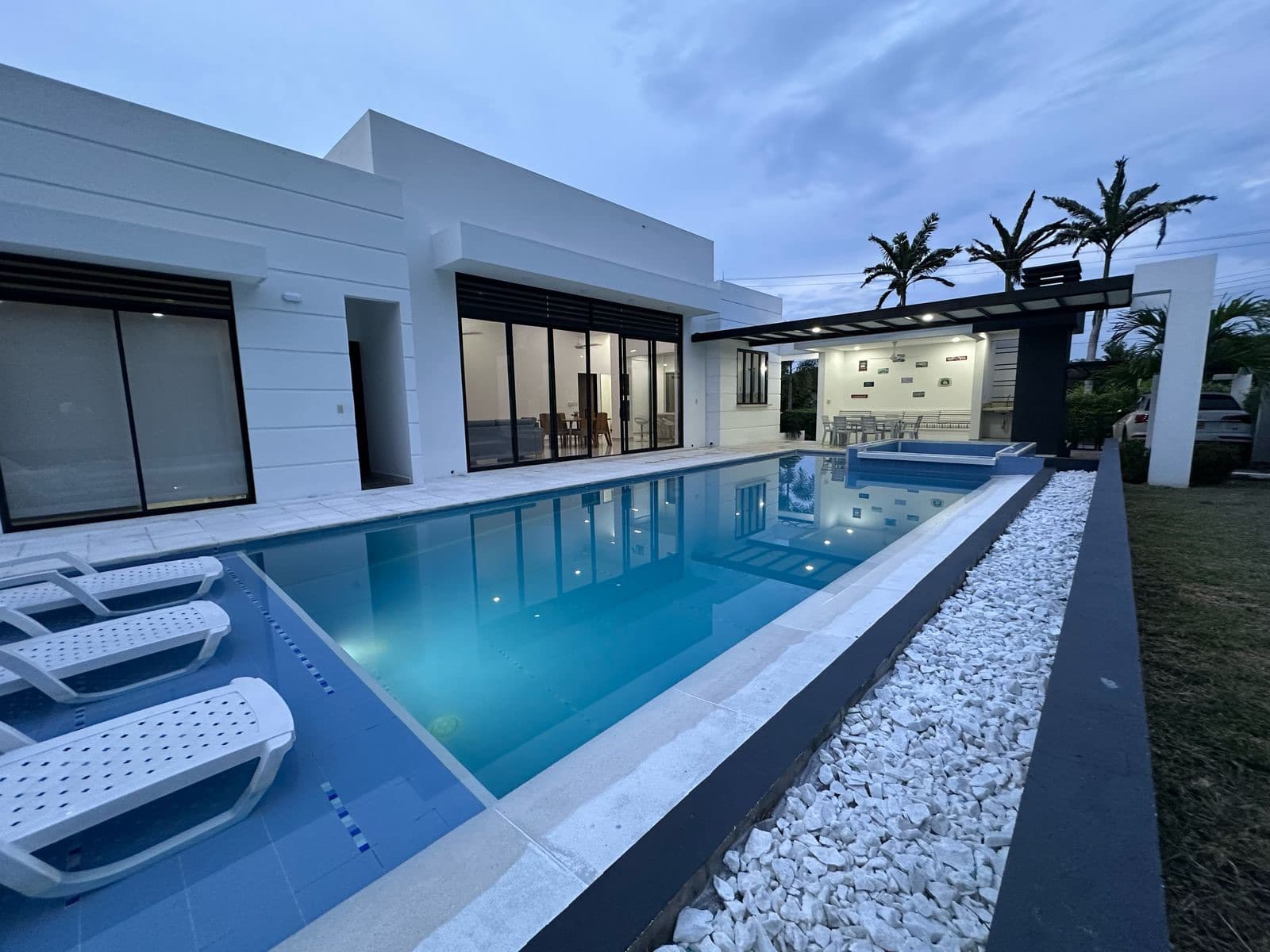 Carmen Apicala Amaranta Luxury